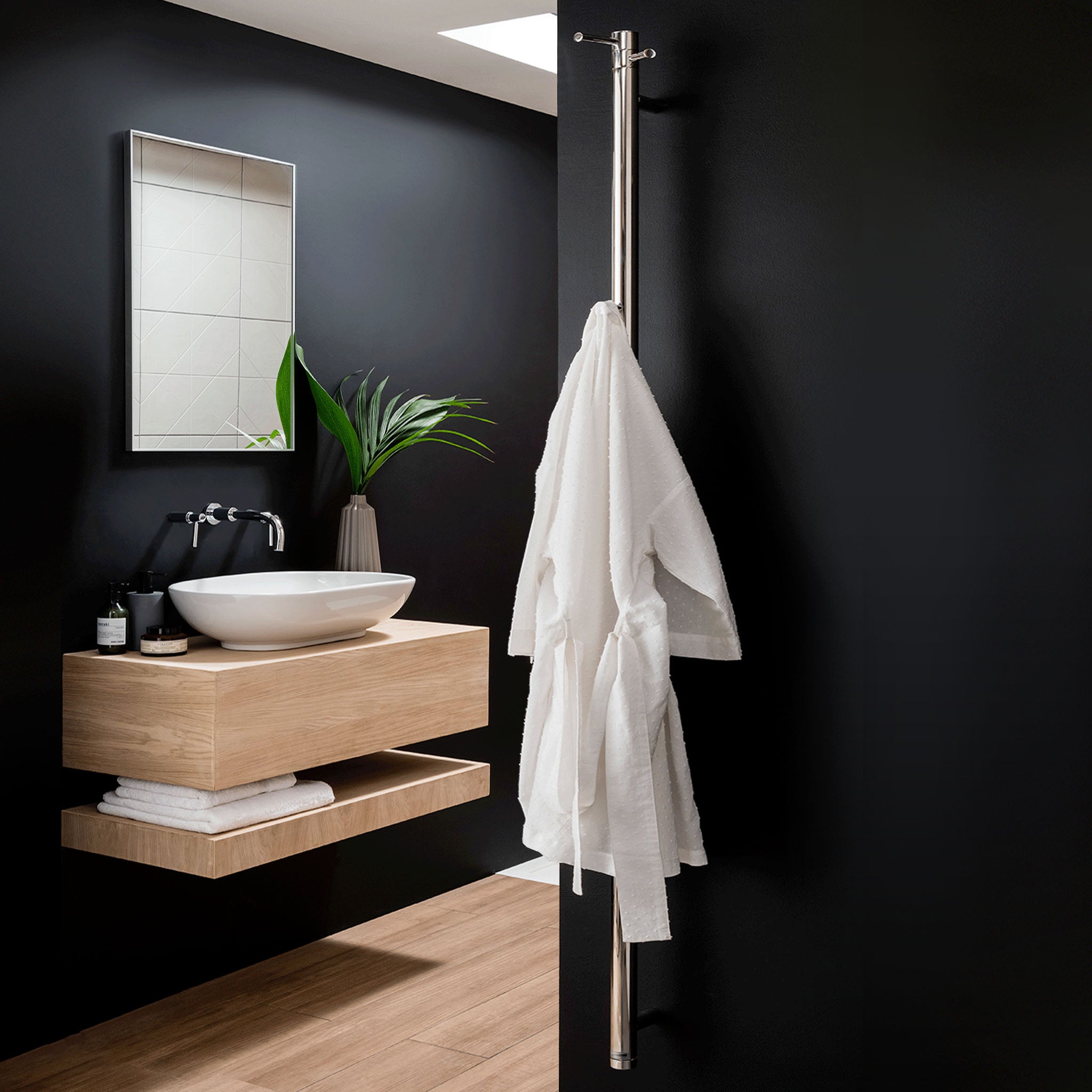 Vogue Simplicity II Round Wall Mounted Heated Towel Rail