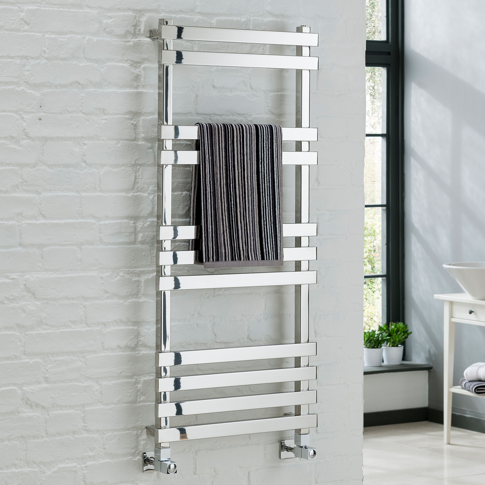 Vogue Gallant Wall Mounted Heated Towel Rail