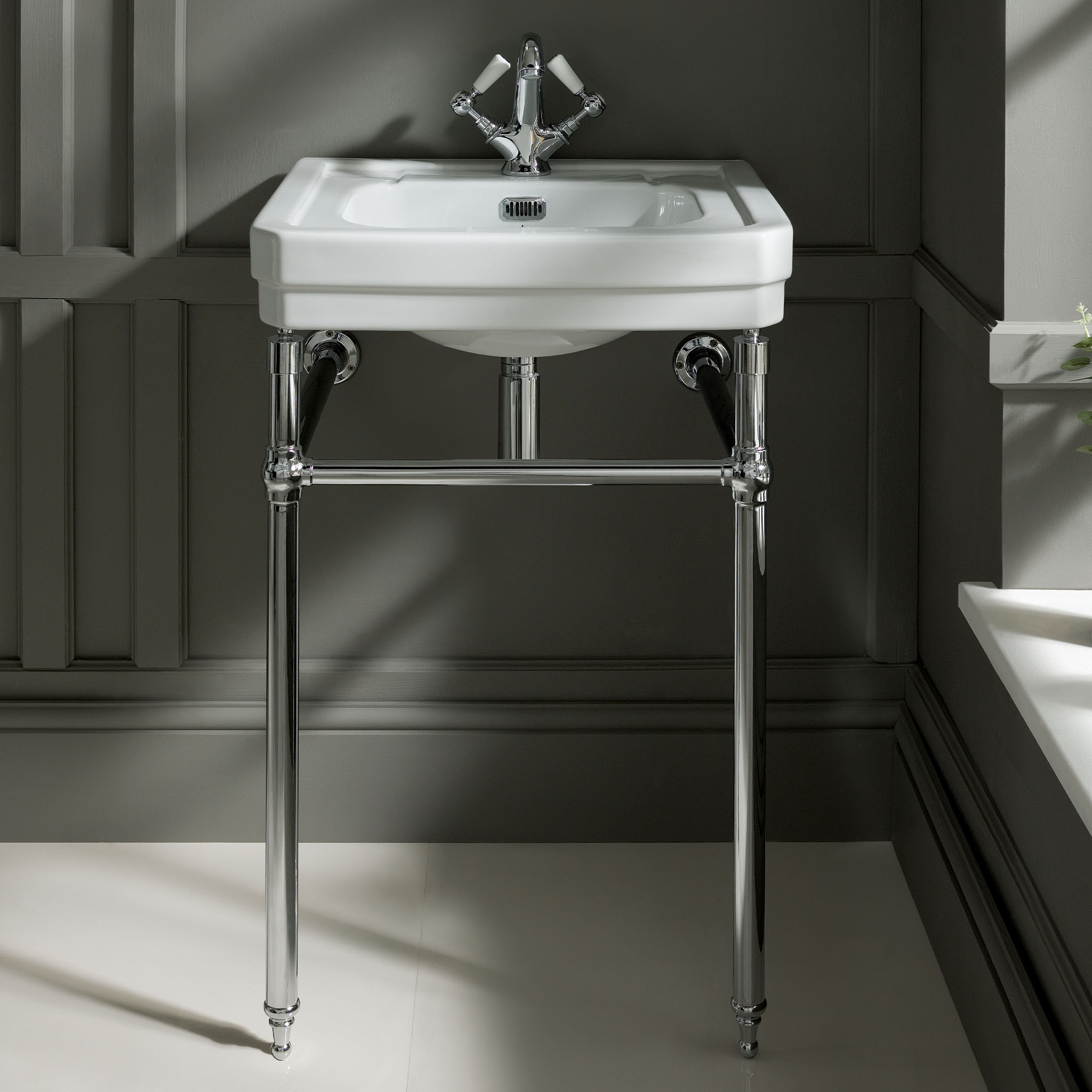 BC Designs Victrion 540 Traditional Basin Stand & Basin